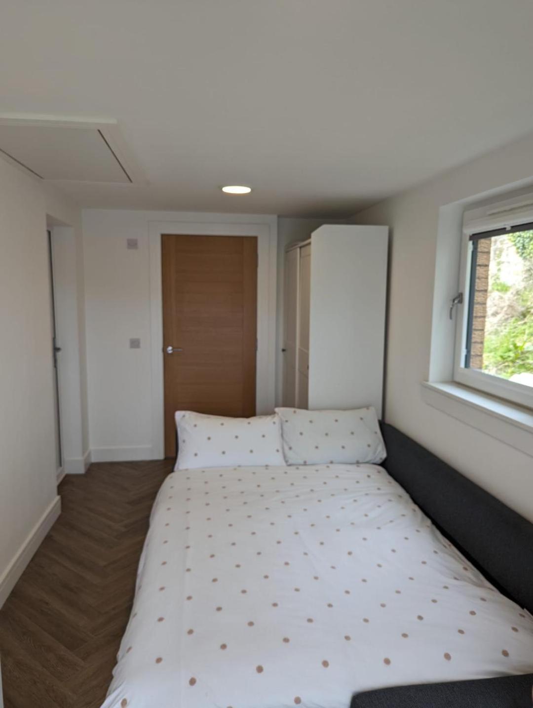 En-Suite Double Room With Private Entrance Эдинбург Экстерьер фото